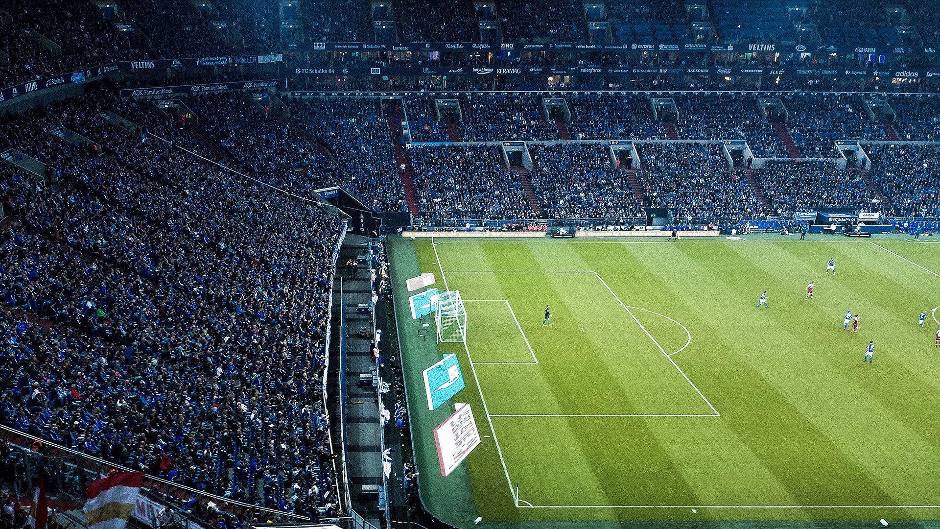 欧冠名将齐聚,皇马、曼联、阿森纳的争冠希望更为迫切,0203赛季欧冠皇马对曼联阵容